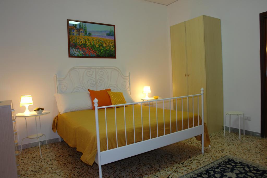 Mary'S Home Salerno Room photo
